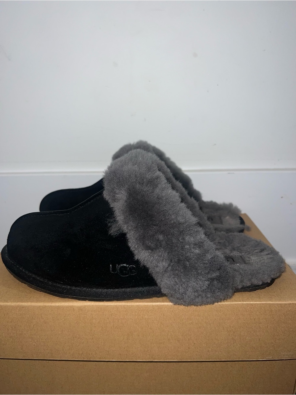 Ugg scuffette slippers - Picture 3 of 5